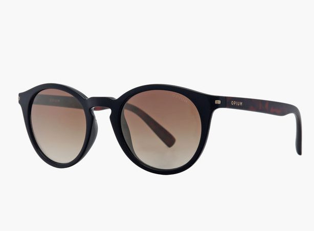 Shoppersstop – Get upto 50% off on Women’s Sunglasses